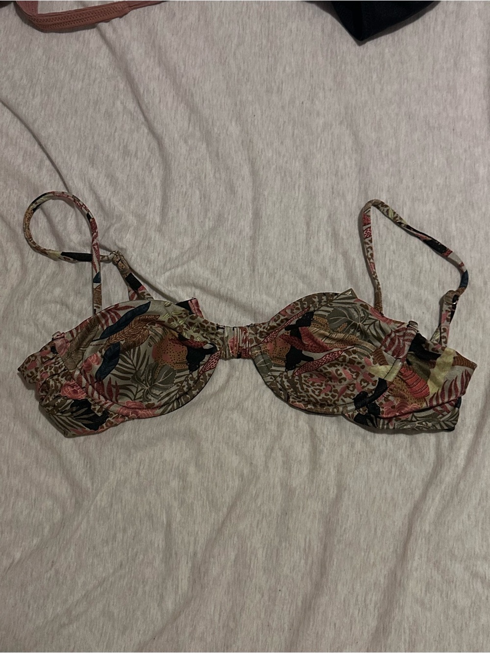 Sommer Swim Jaguar Printed Underwire Bikini Top in Olive & Pink